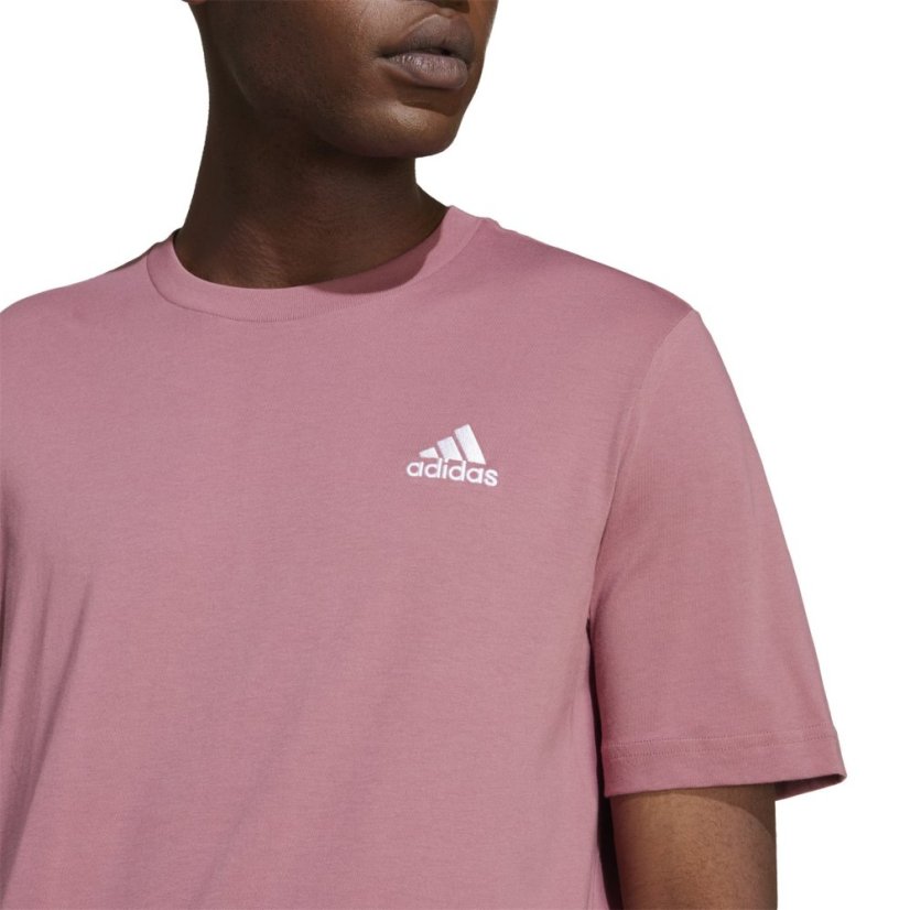 adidas Essentials Single Jersey Linear Embroidered Logo pánske tričko Crimson